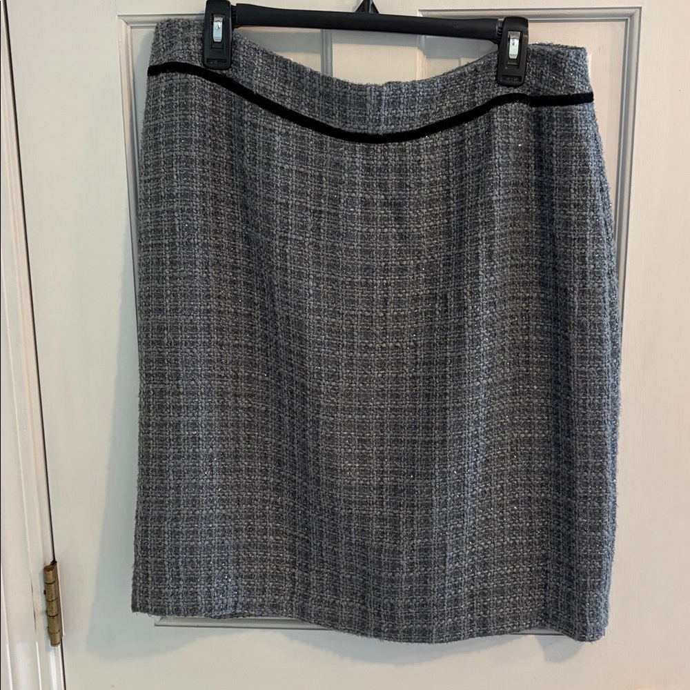 Tahari Gray Skirt with sparkle  Accents and black velvet trim size 14 bnwt